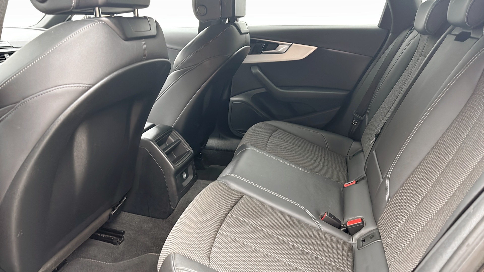Image about Audi A4 Avant A4 Avant 40 TDI quattro S line 204 hk S tronic