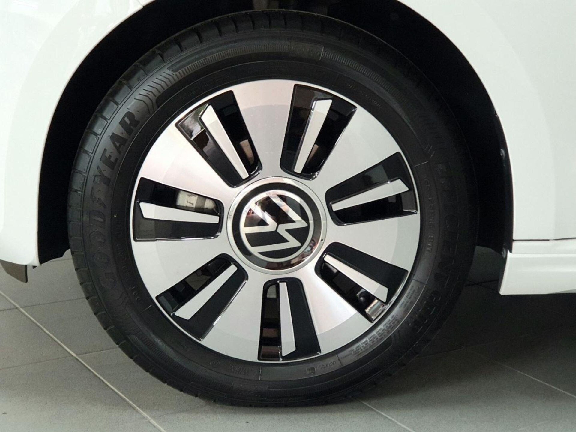 Volkswagen e-up! Style "Plus"
