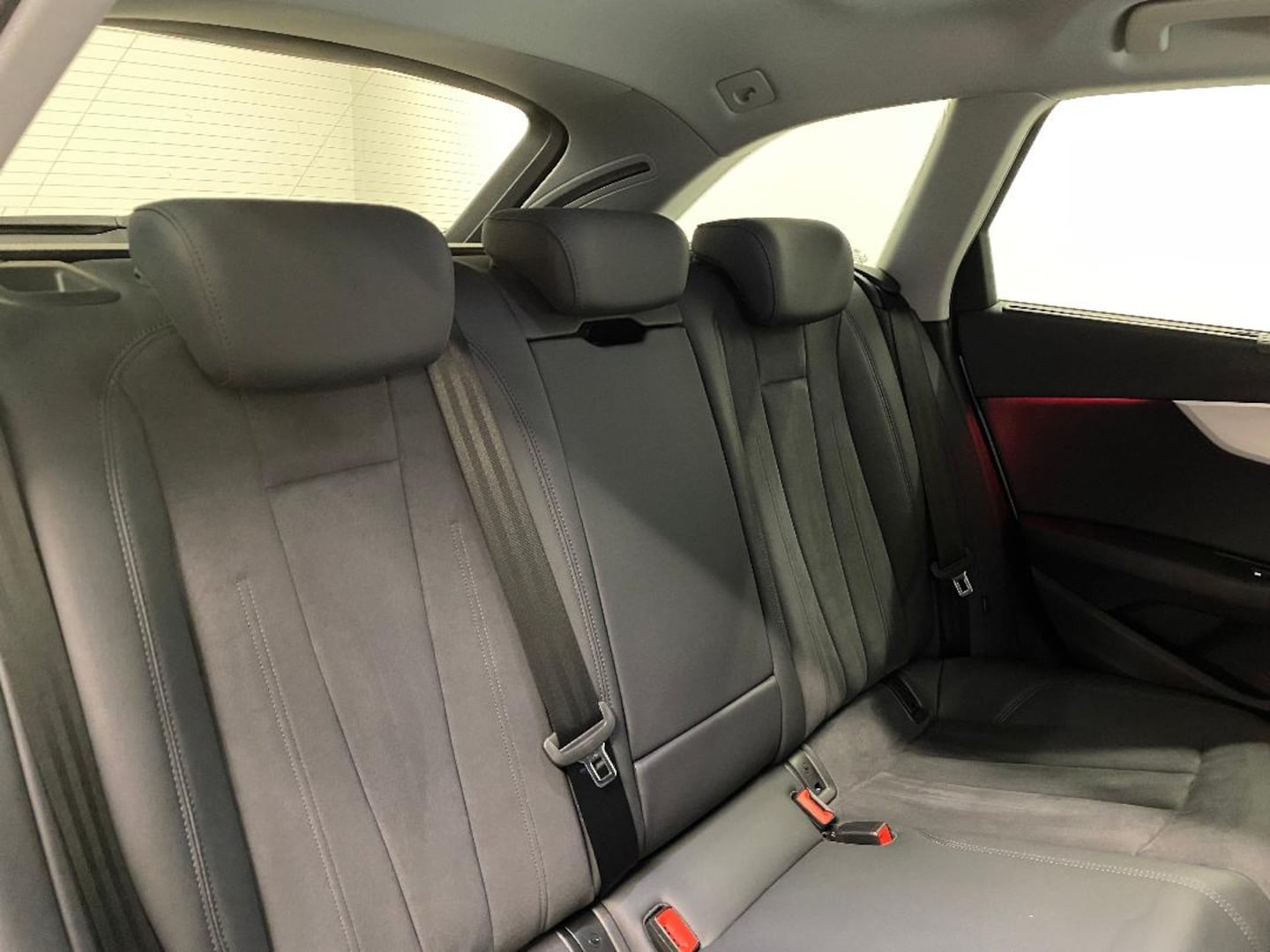 Bild über Audi A4 Avant advanced 40 TFSI S tronic - für weitere Informationen kontaktieren Sie den Audi Partner