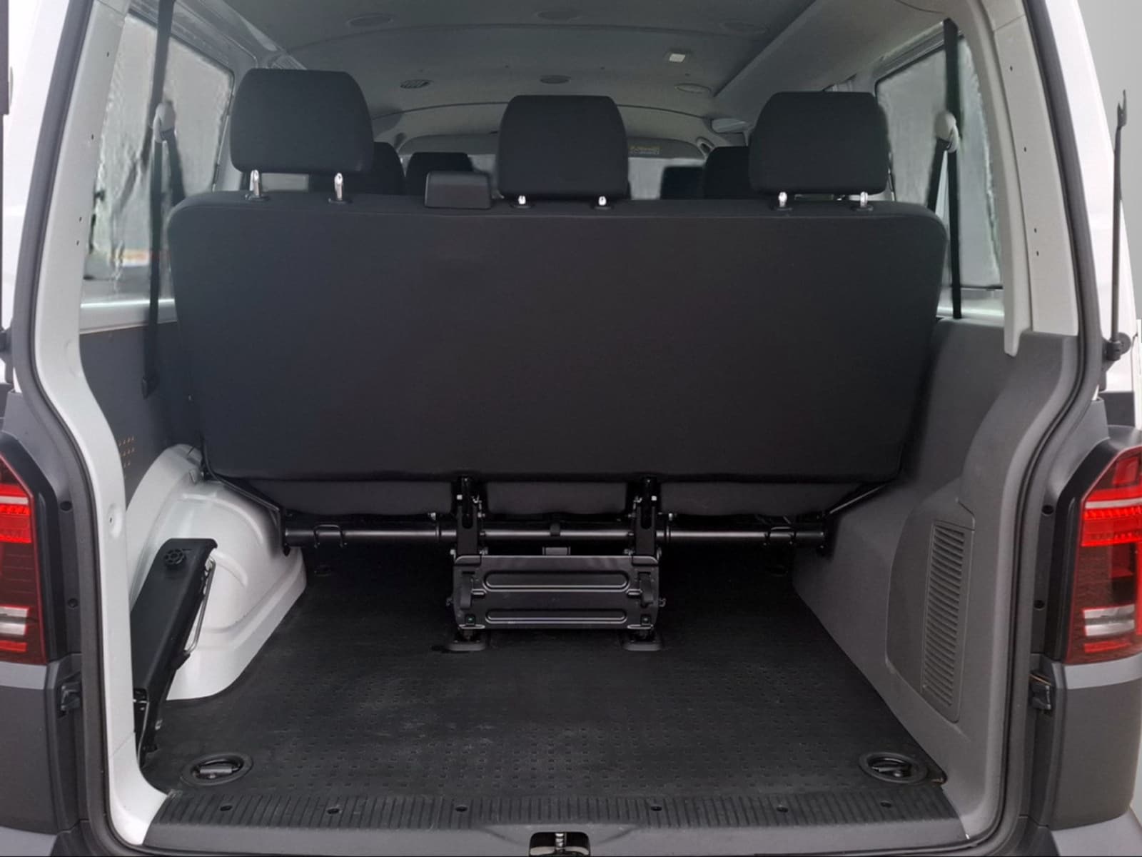 Volkswagen T6.1 Transporter Kombi kurzer Radstand – Bild 14
