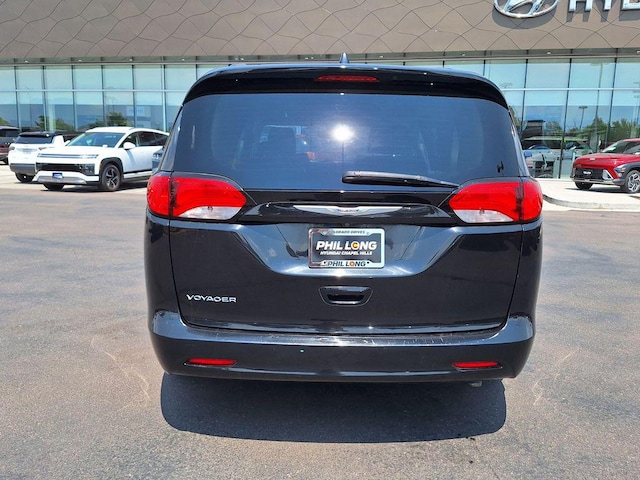 2020 Chrysler Voyager