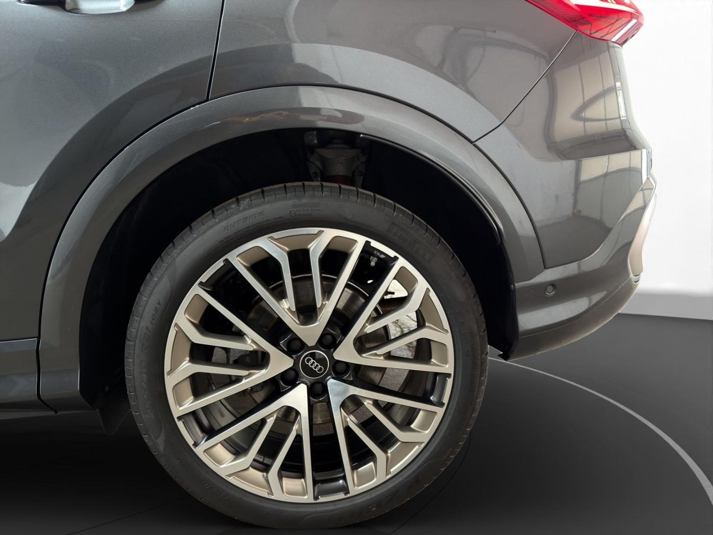 Bild über Audi Q5 SUV TFSI quattro 150 kW S tronic - für weitere Informationen kontaktieren Sie den Audi Partner