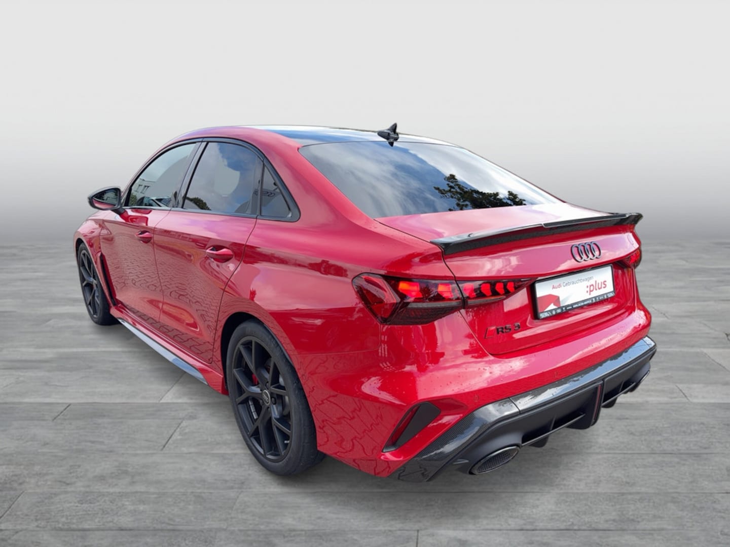 Bild über Audi RS 3 Limousine TFSI quattro 294 kW S tronic - für weitere Informationen kontaktieren Sie den Audi Partner