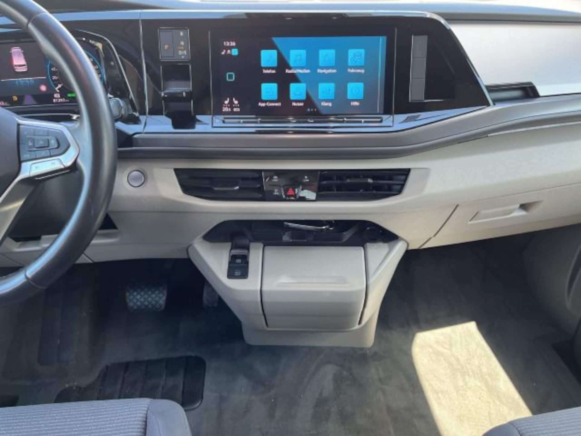 Volkswagen Multivan Langversion Basis-Modell