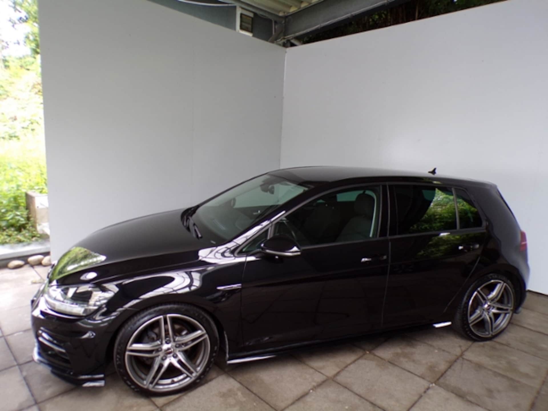 Volkswagen Golf R-Line