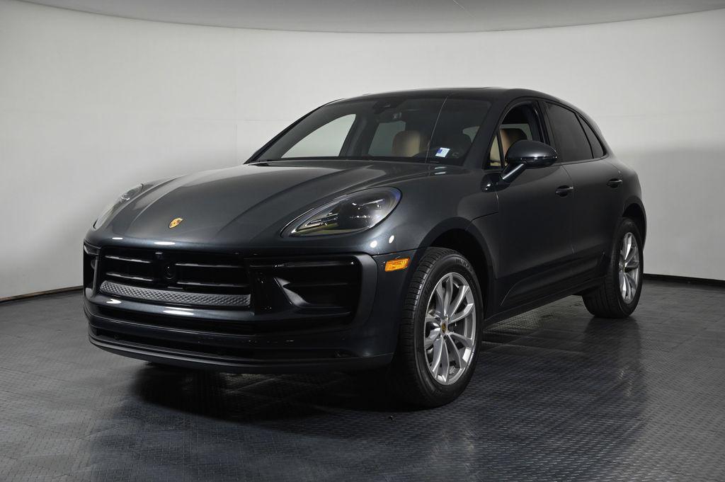 2026 Porsche Macan -'s photo
