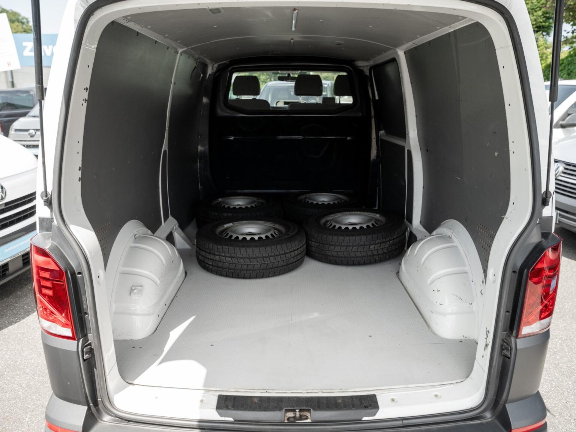 Volkswagen T6.1 Transporter Kasten langer Radstand