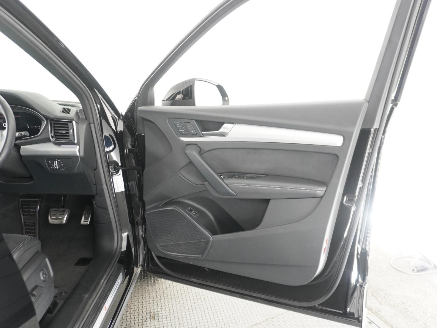 Image about Audi Q5 40 TDI quattro S line 