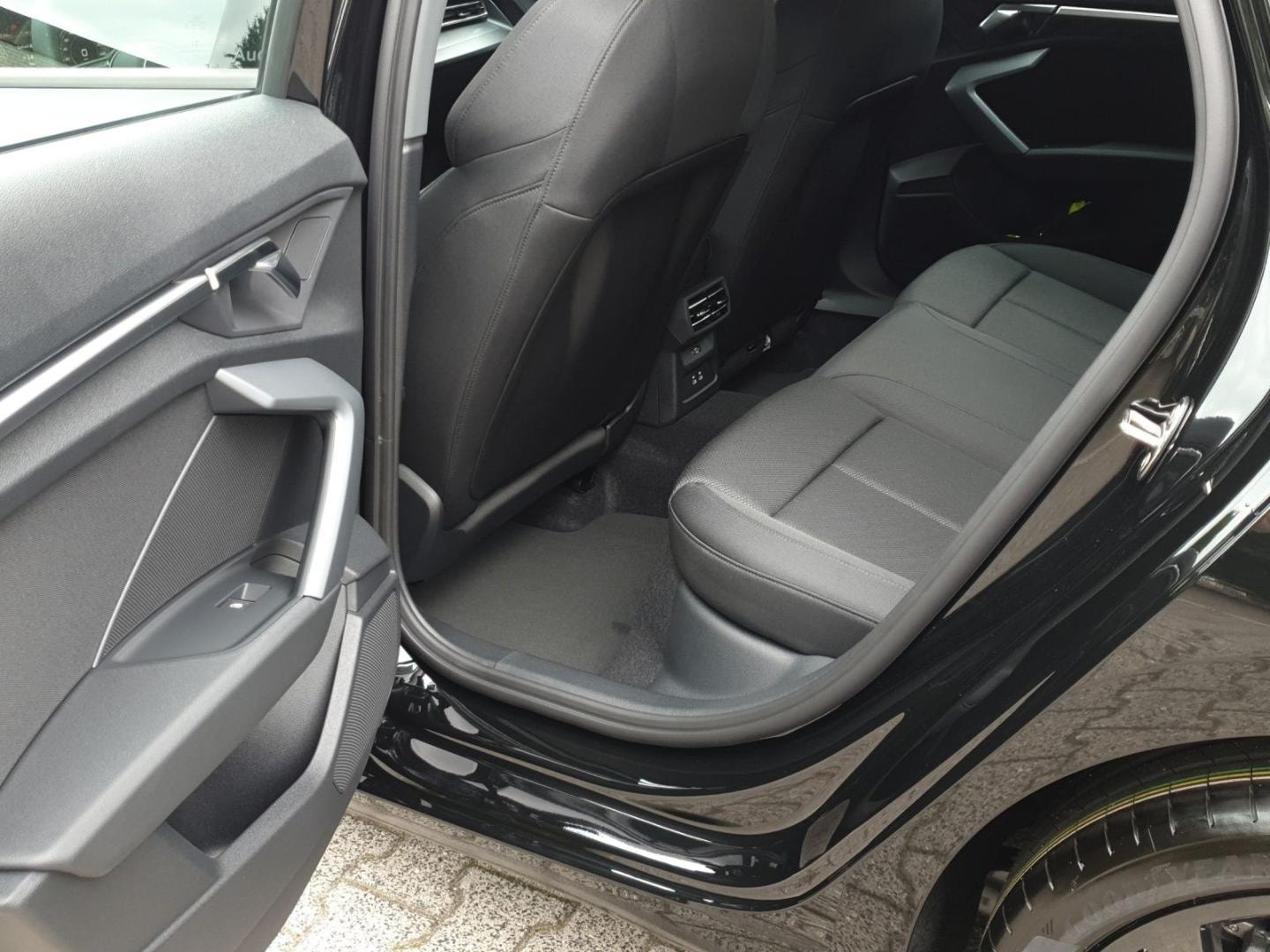 Bild über Audi A3 Sportback TFSI 110 kW S tronic - für weitere Informationen kontaktieren Sie den Audi Partner