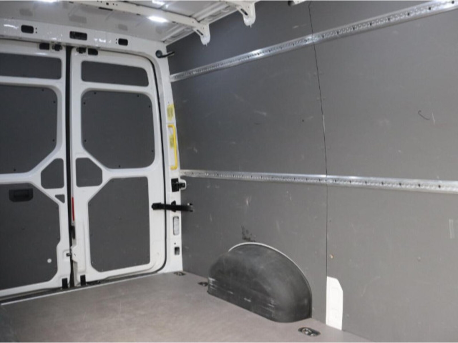 Volkswagen Crafter Kasten mittlerer Radstand – Bild 5
