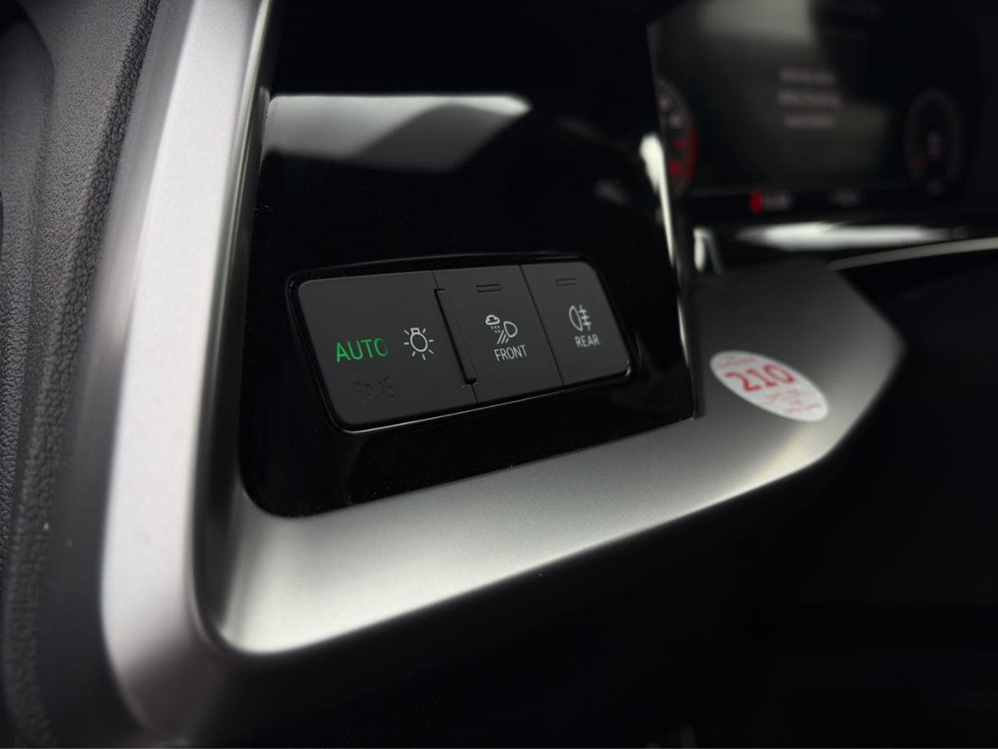 Bild über Audi A3 Sportback S line 35 TFSI S tronic - für weitere Informationen kontaktieren Sie den Audi Partner