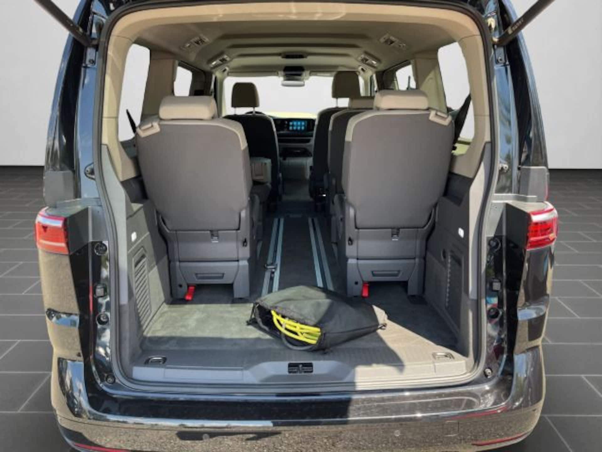 Volkswagen Multivan Langversion Basis-Modell
