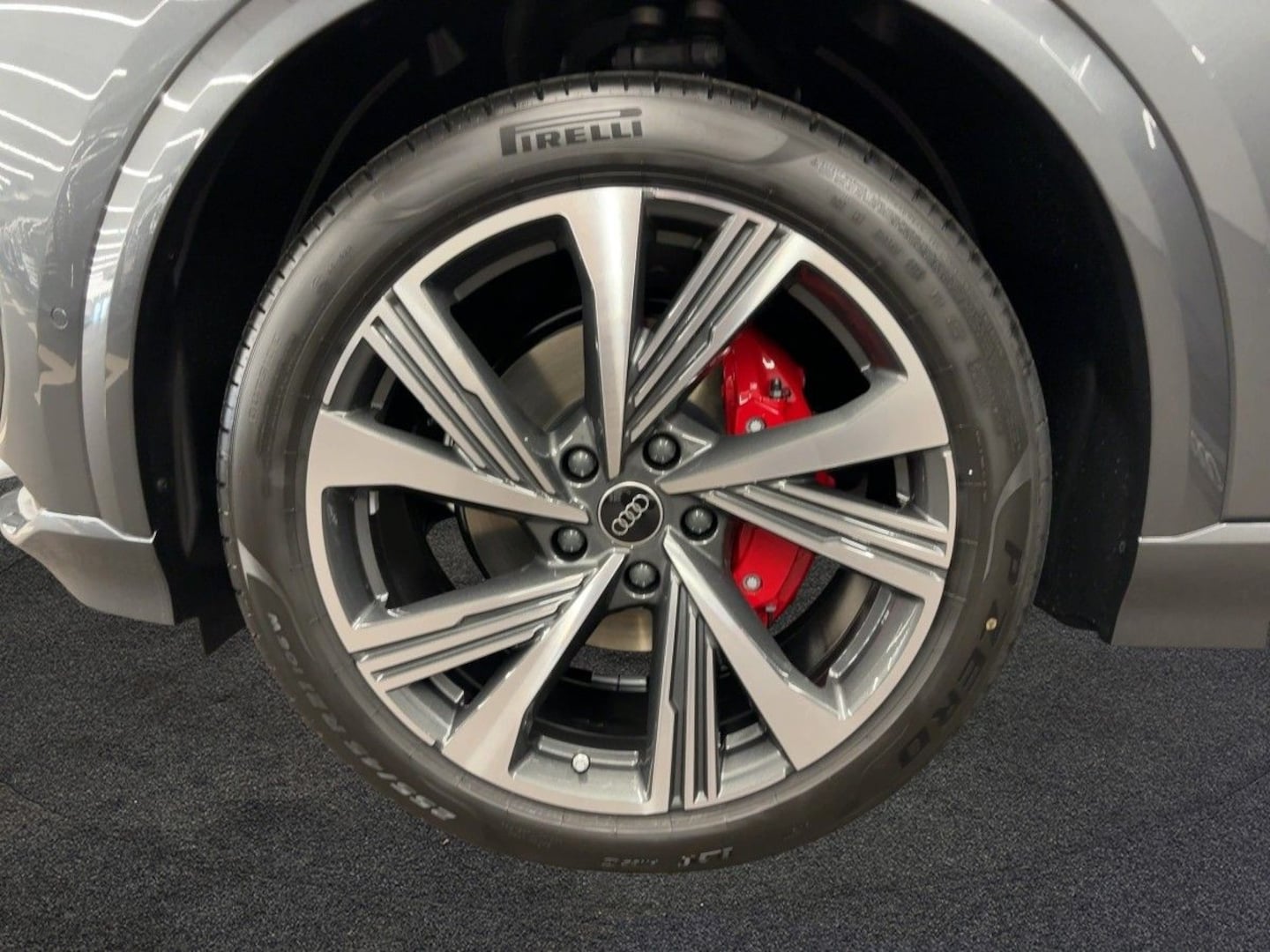Bild über Audi Q6 SUV e-tron S line business e-tron quattro 315 kW - für weitere Informationen kontaktieren Sie den Audi Partner