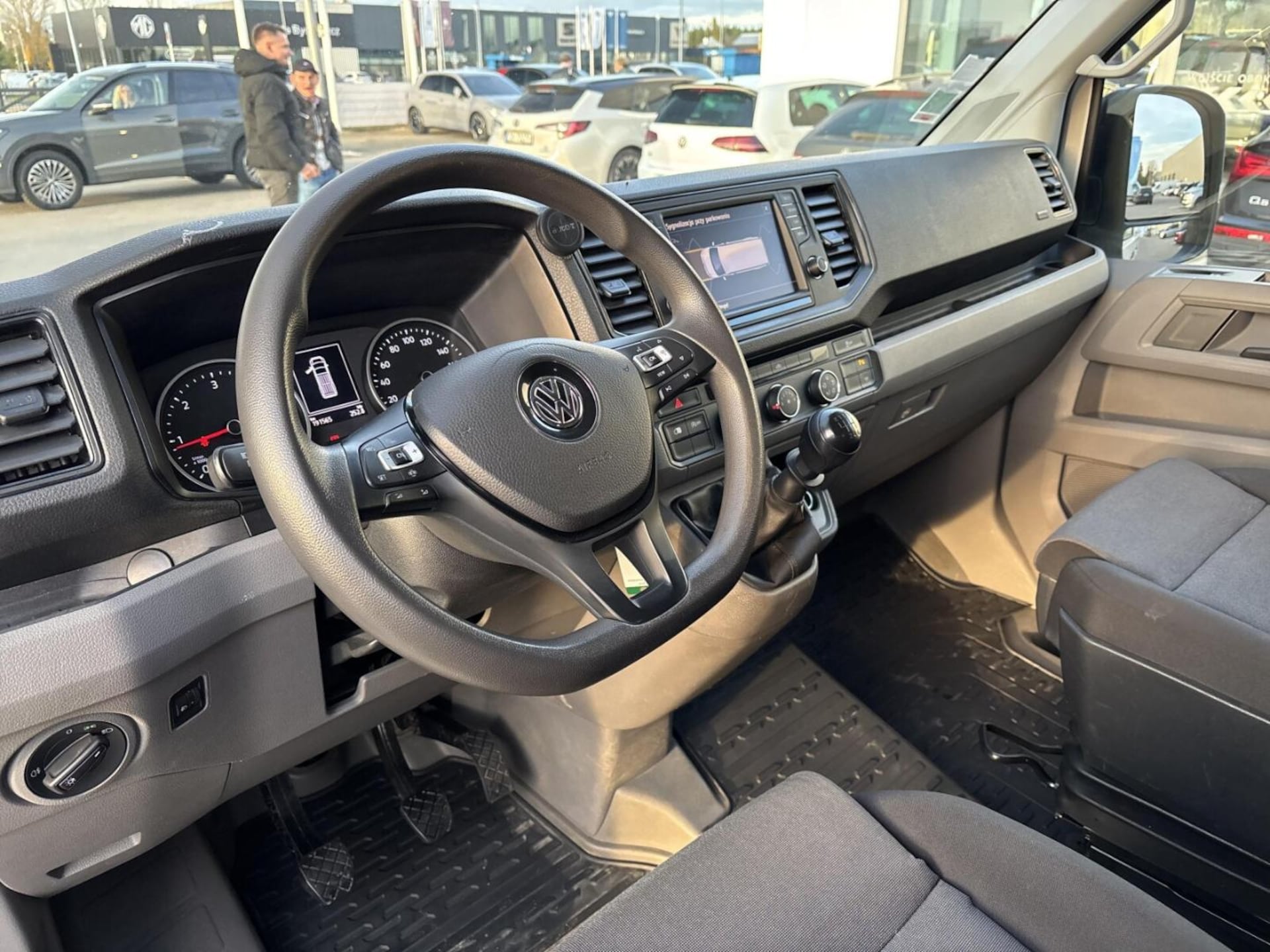 Volkswagen Crafter Furgon średni rozstaw osi