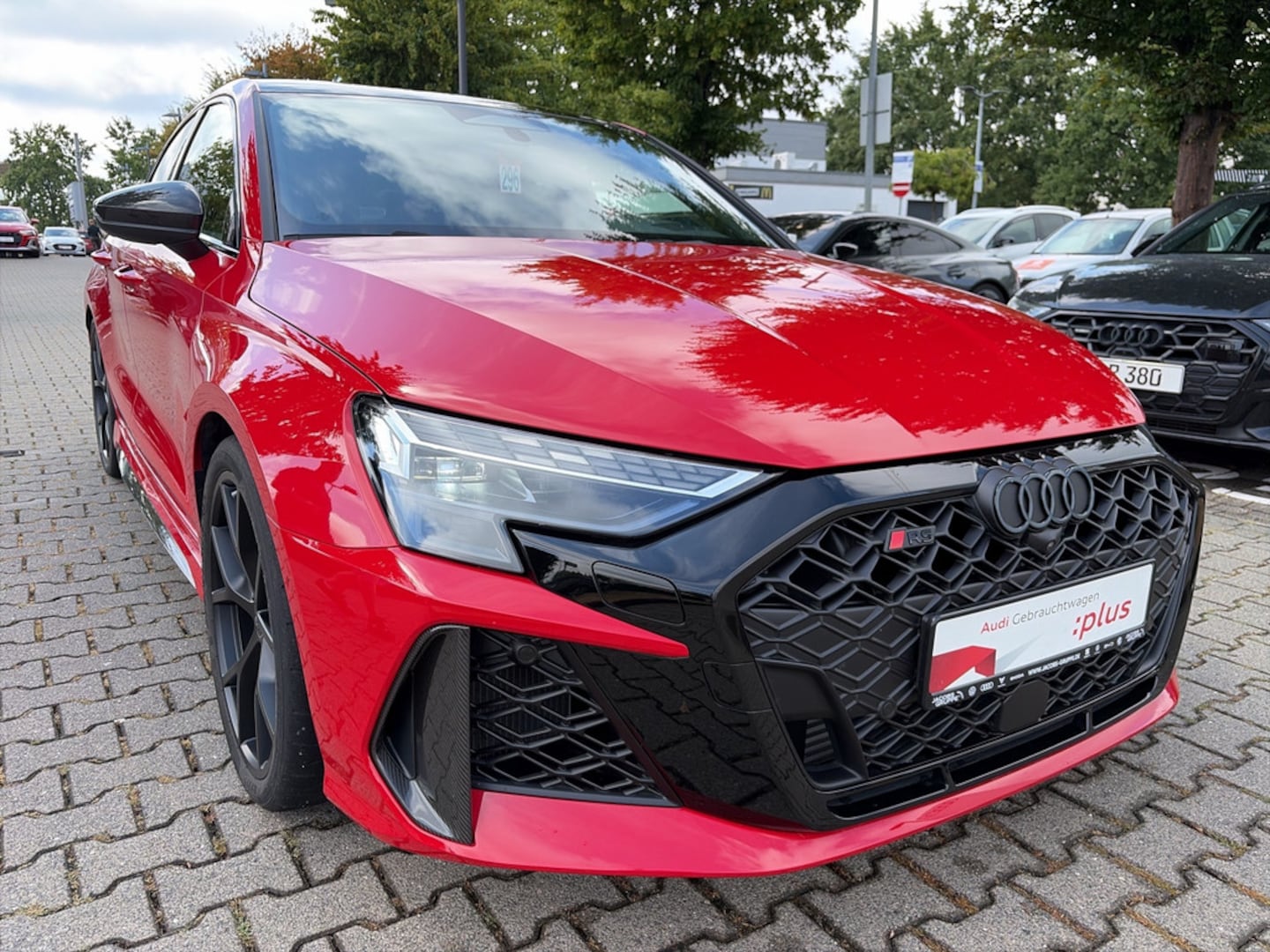 Bild über Audi RS 3 Limousine TFSI quattro 294 kW S tronic - für weitere Informationen kontaktieren Sie den Audi Partner