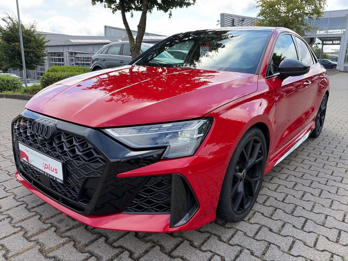 Bild über Audi RS 3 Limousine TFSI quattro 294 kW S tronic - für weitere Informationen kontaktieren Sie den Audi Partner