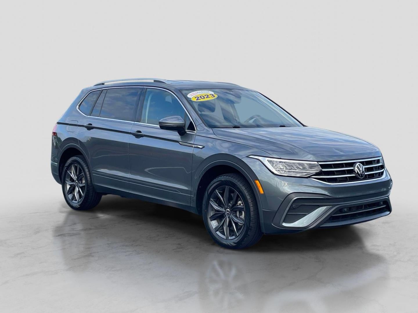 2023 Volkswagen Tiguan 2.0T SE's photo