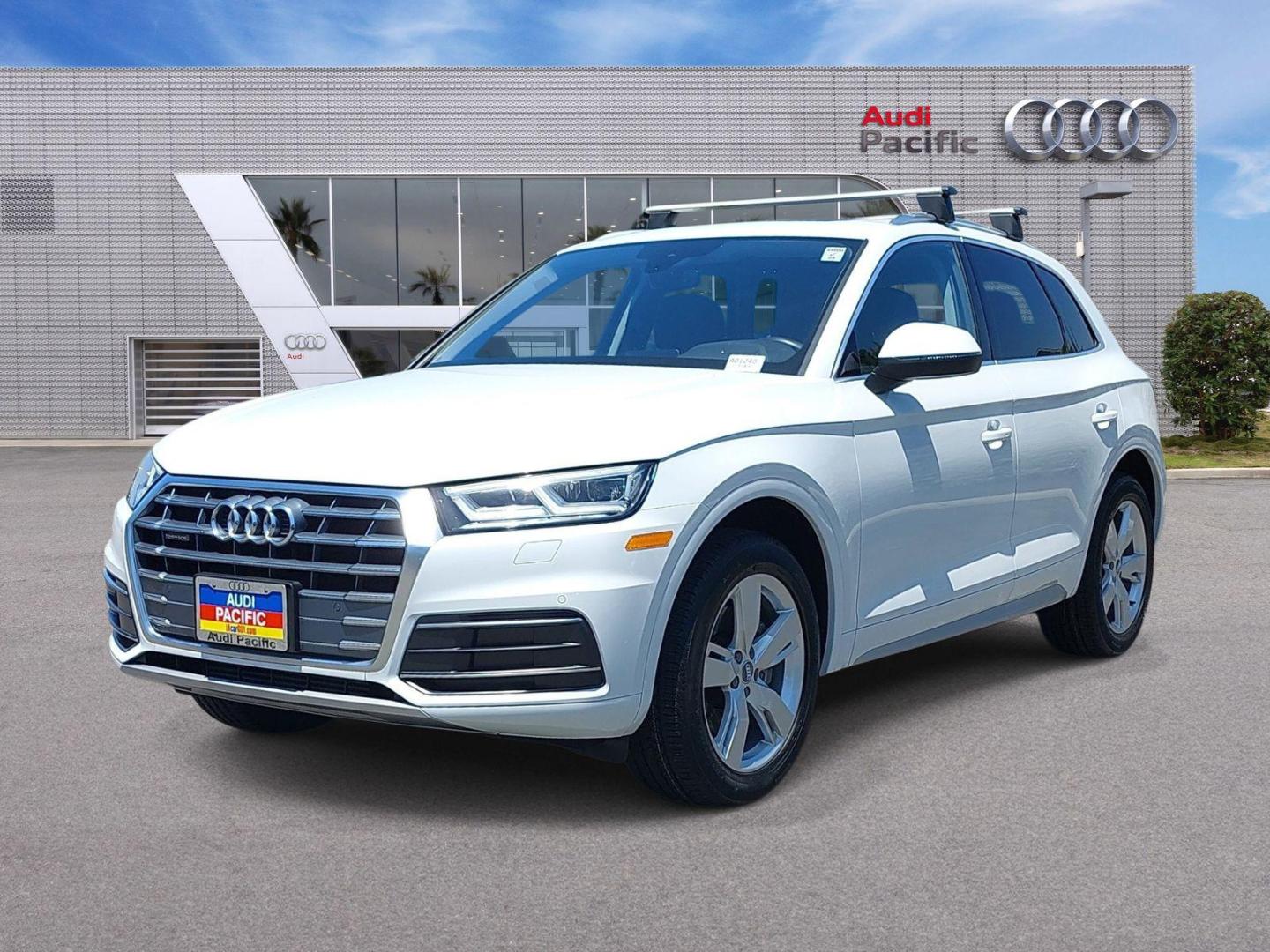 2019 Audi Q5 2.0T quattro S tronic Premium Plus's photo