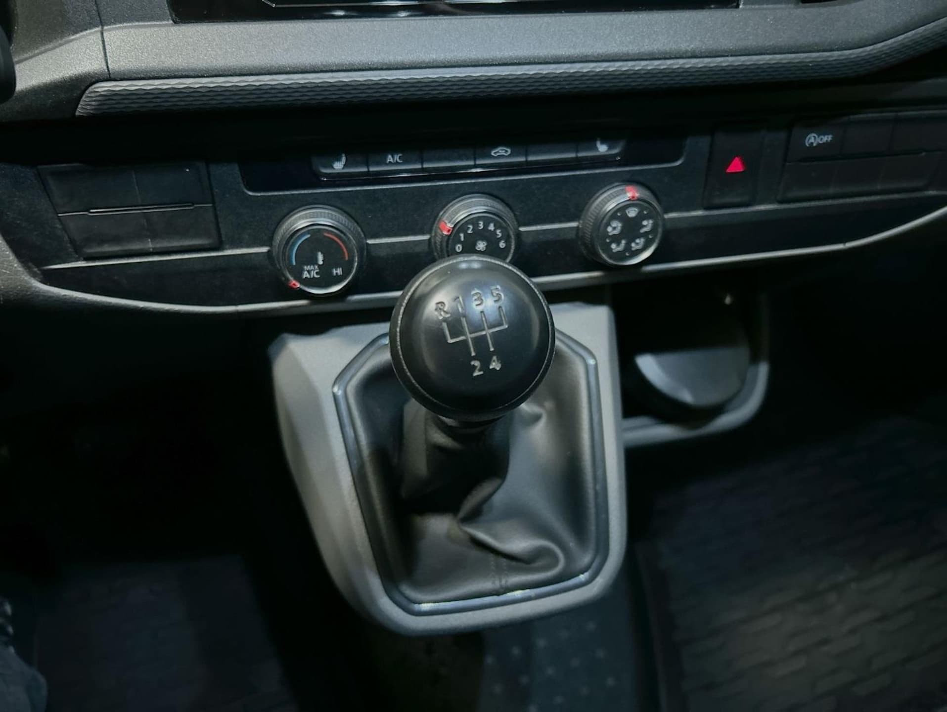 Volkswagen T6.1 Transporter Kasten langer Radstand