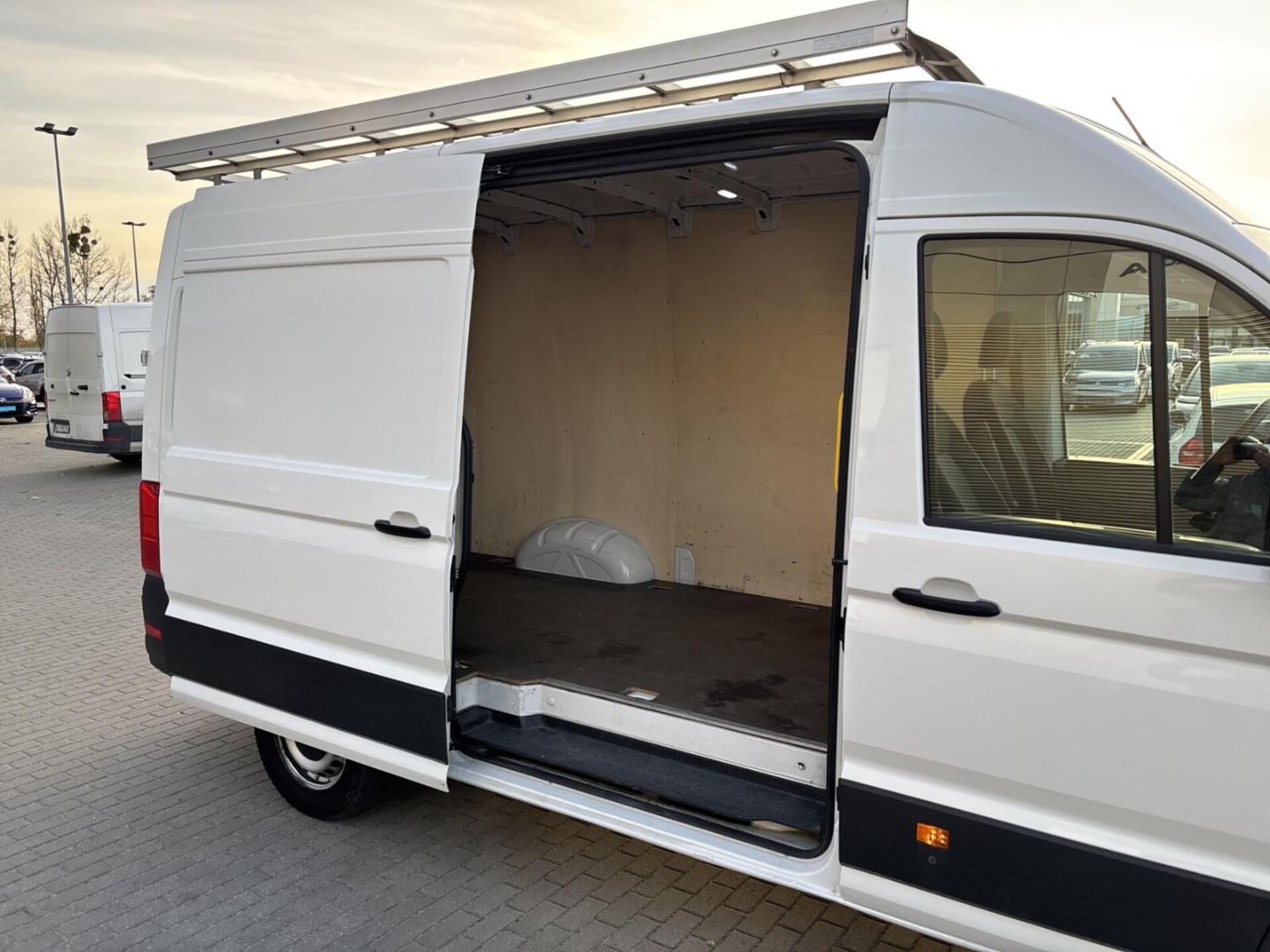Volkswagen Crafter Furgon średni rozstaw osi