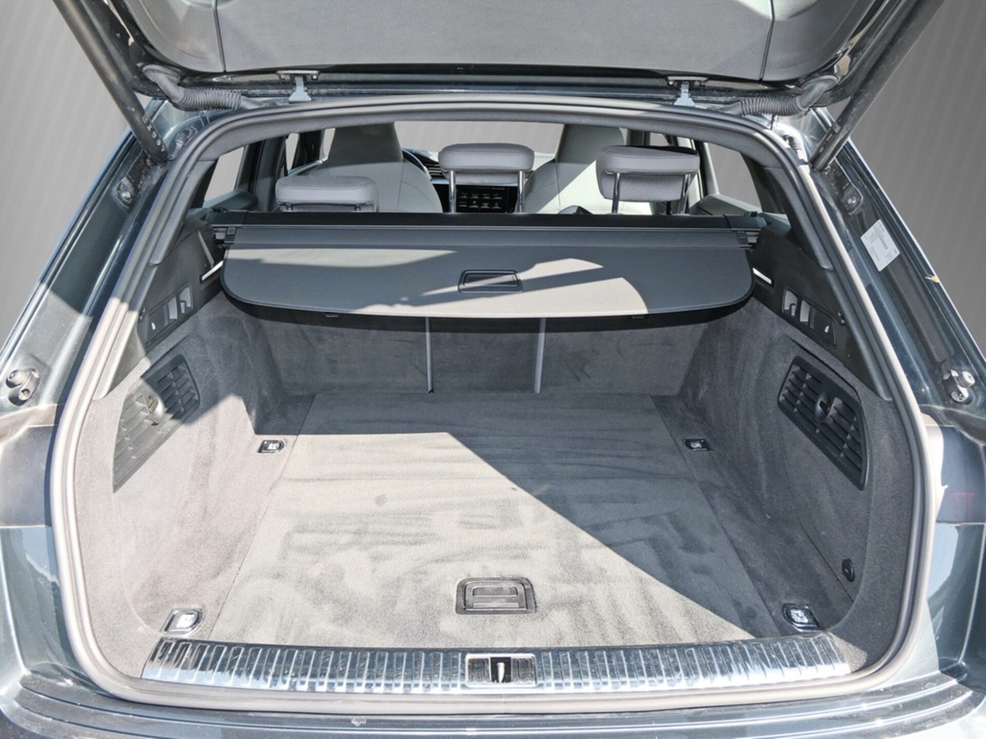 Audi e-tron S line