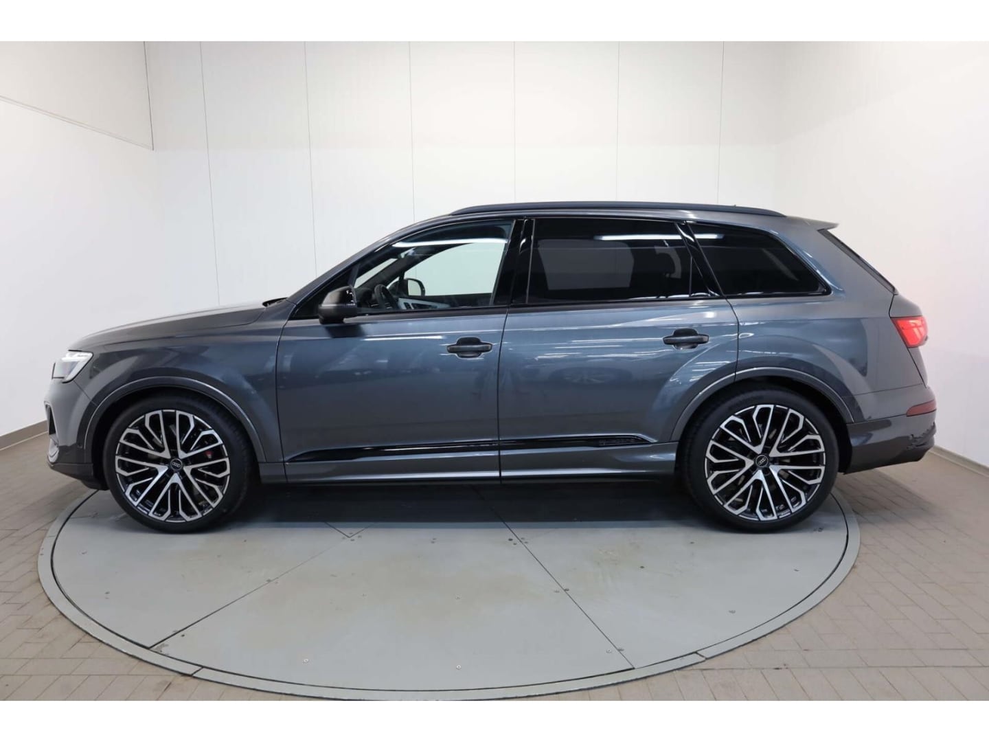 Bild über Audi SQ7 SUV TFSI quattro tiptronic - für weitere Informationen kontaktieren Sie den Audi Partner