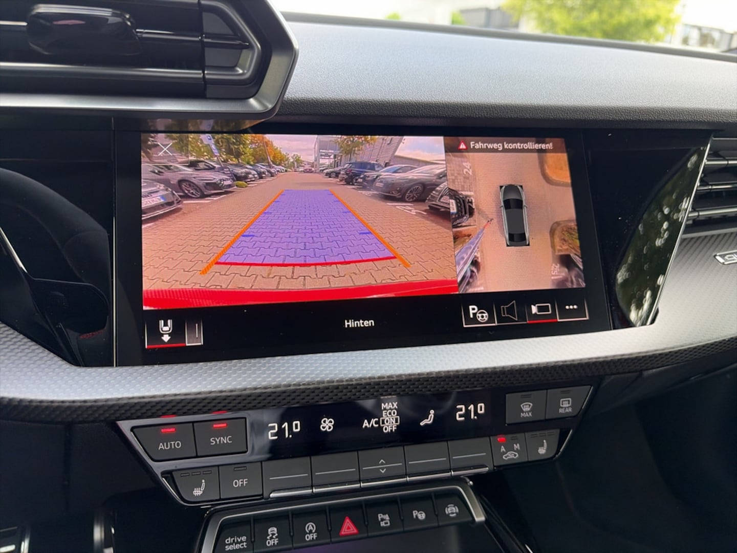 Bild über Audi RS 3 Limousine TFSI quattro 294 kW S tronic - für weitere Informationen kontaktieren Sie den Audi Partner