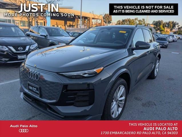 2025 Audi Q6 e-tron Premium's photo