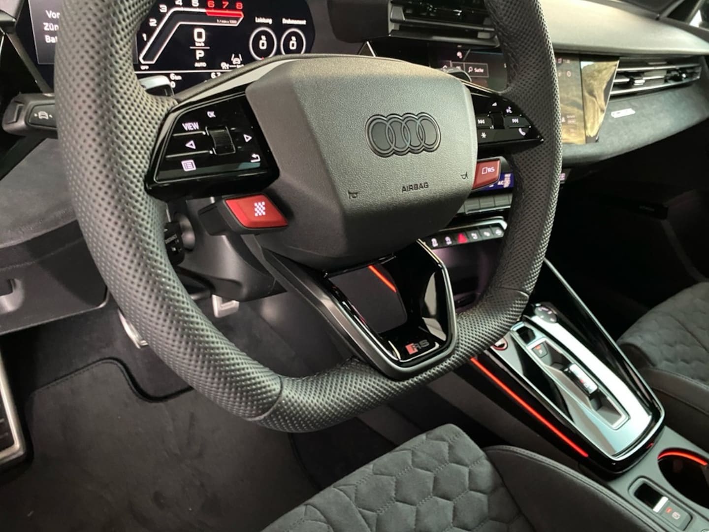 Bild über Audi RS 3 Sportback TFSI quattro 294 kW S tronic - für weitere Informationen kontaktieren Sie den Audi Partner