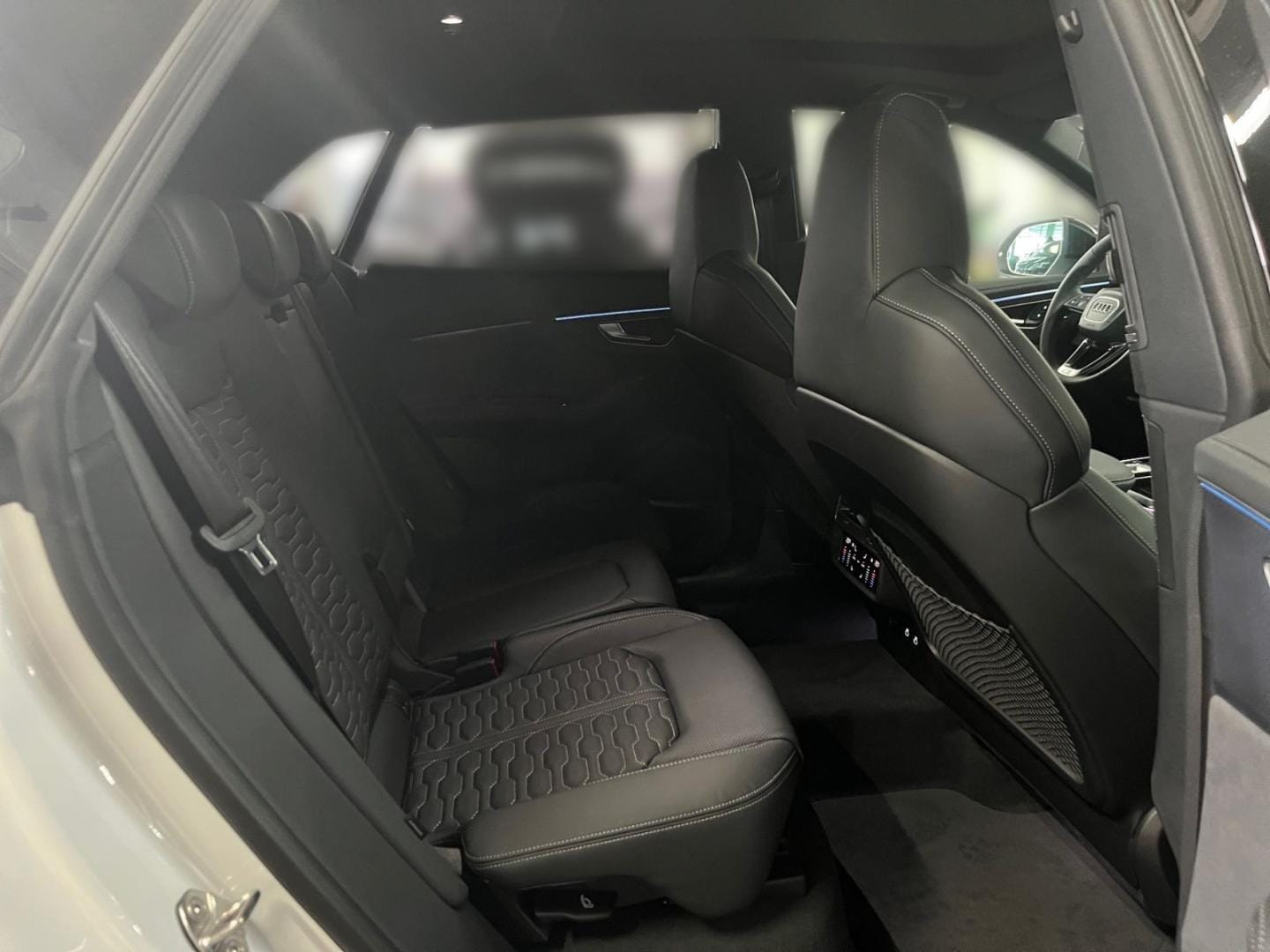 Bild über Audi RS Q8 SUV TFSI quattro 471 kW tiptronic - für weitere Informationen kontaktieren Sie den Audi Partner