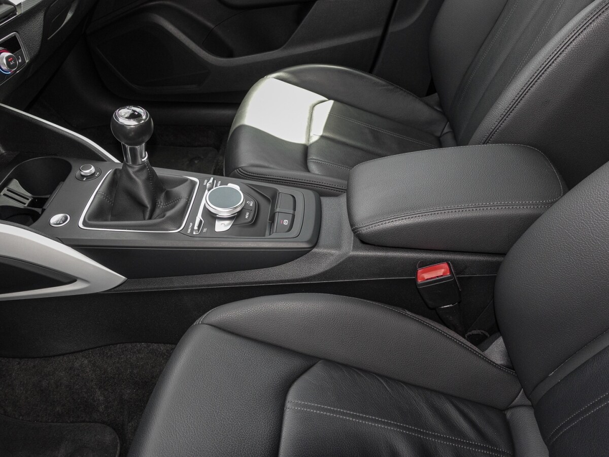 Image about Audi Q2 design 30 TFSI Schaltgetriebe