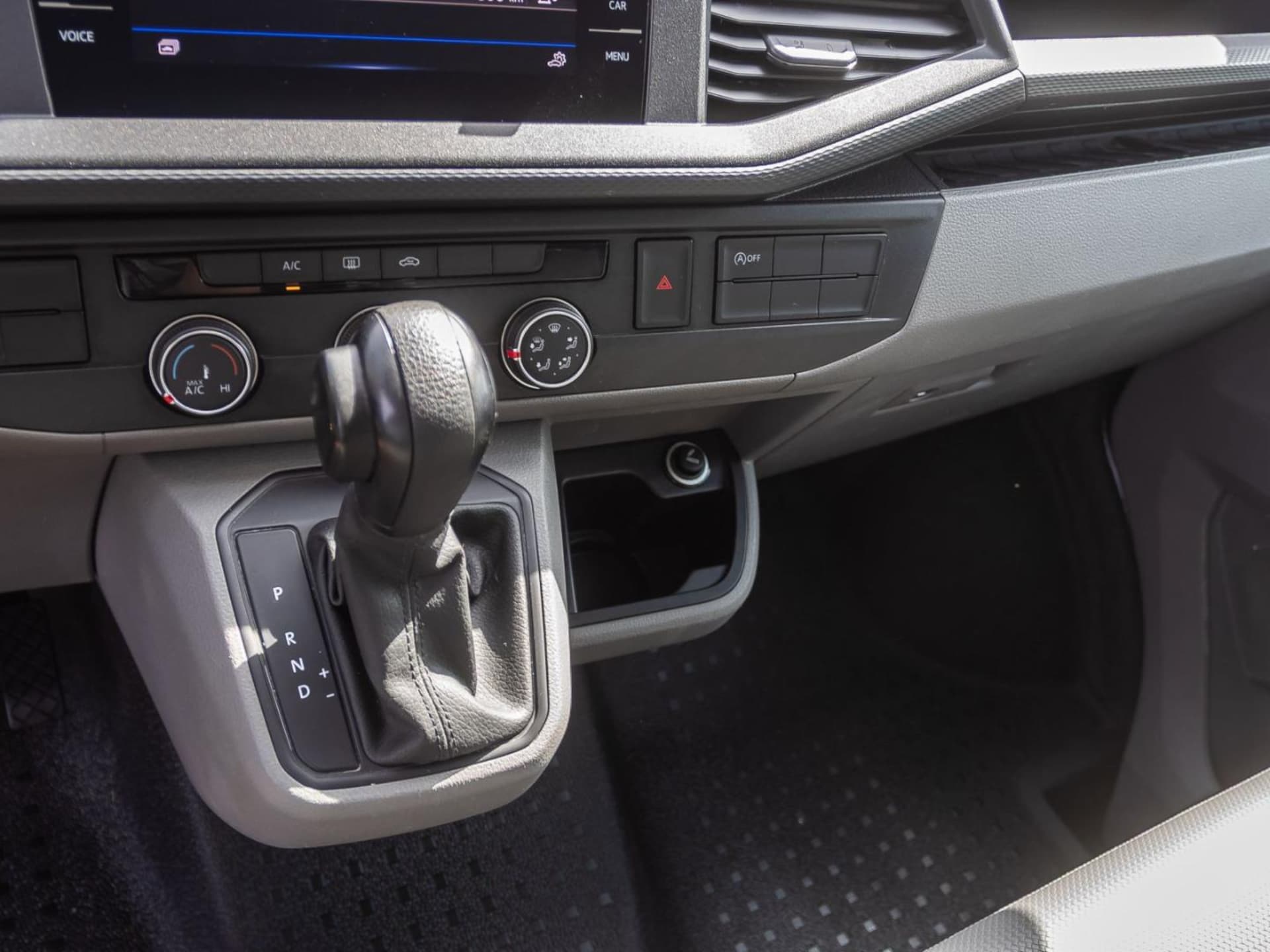 Volkswagen T6.1 Transporter Kombi langer Radstand