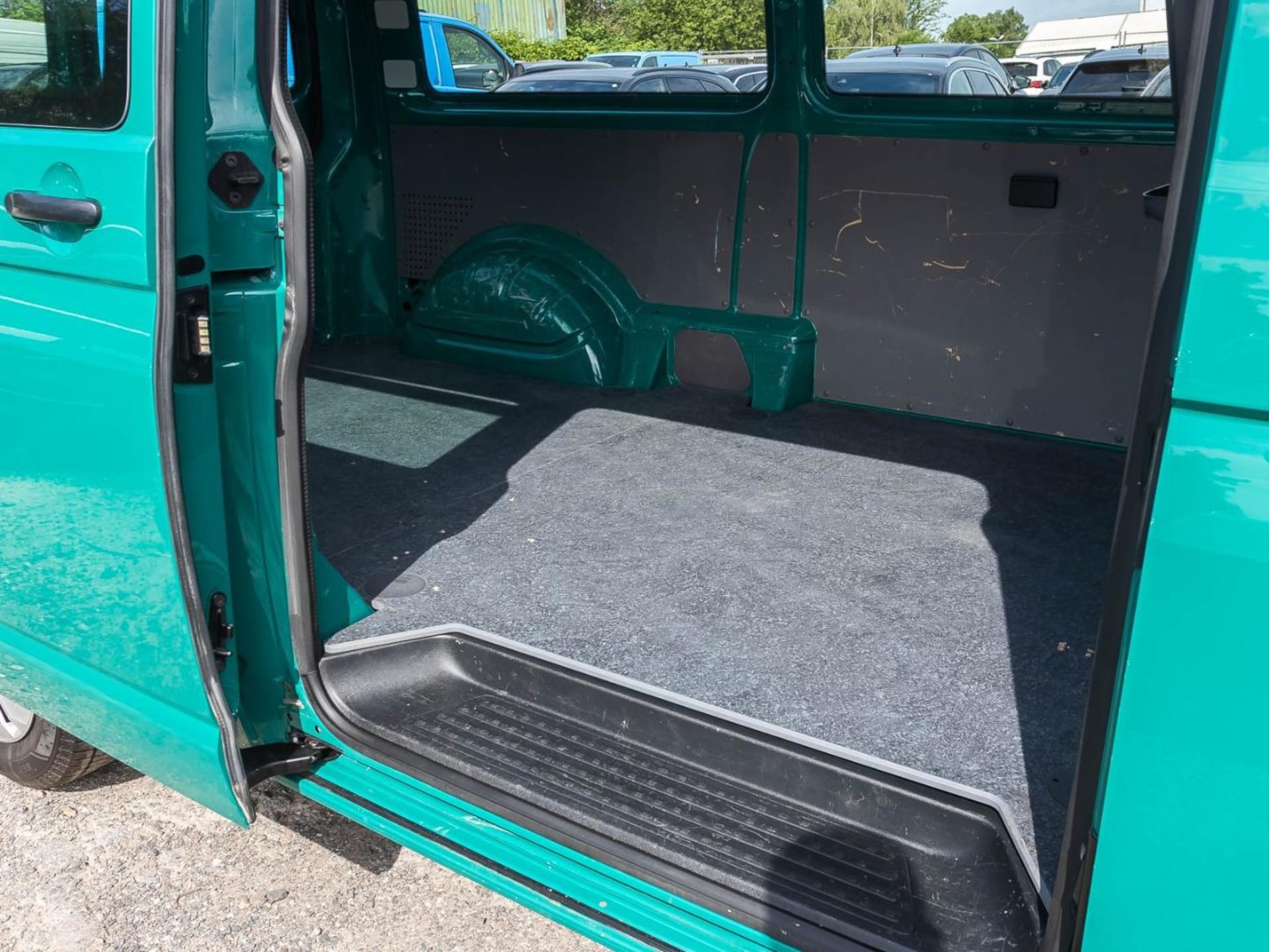 Volkswagen T6.1 Transporter Kombi langer Radstand