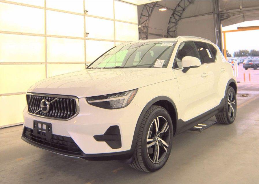 2025 Volvo XC40 B5 Core Bright AWD's photo