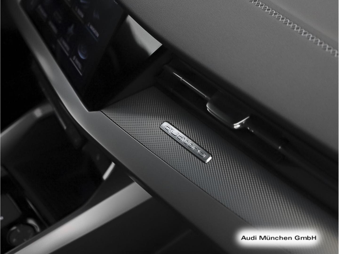Bild über Audi S3 Sportback TFSI quattro S tronic - für weitere Informationen kontaktieren Sie den Audi Partner