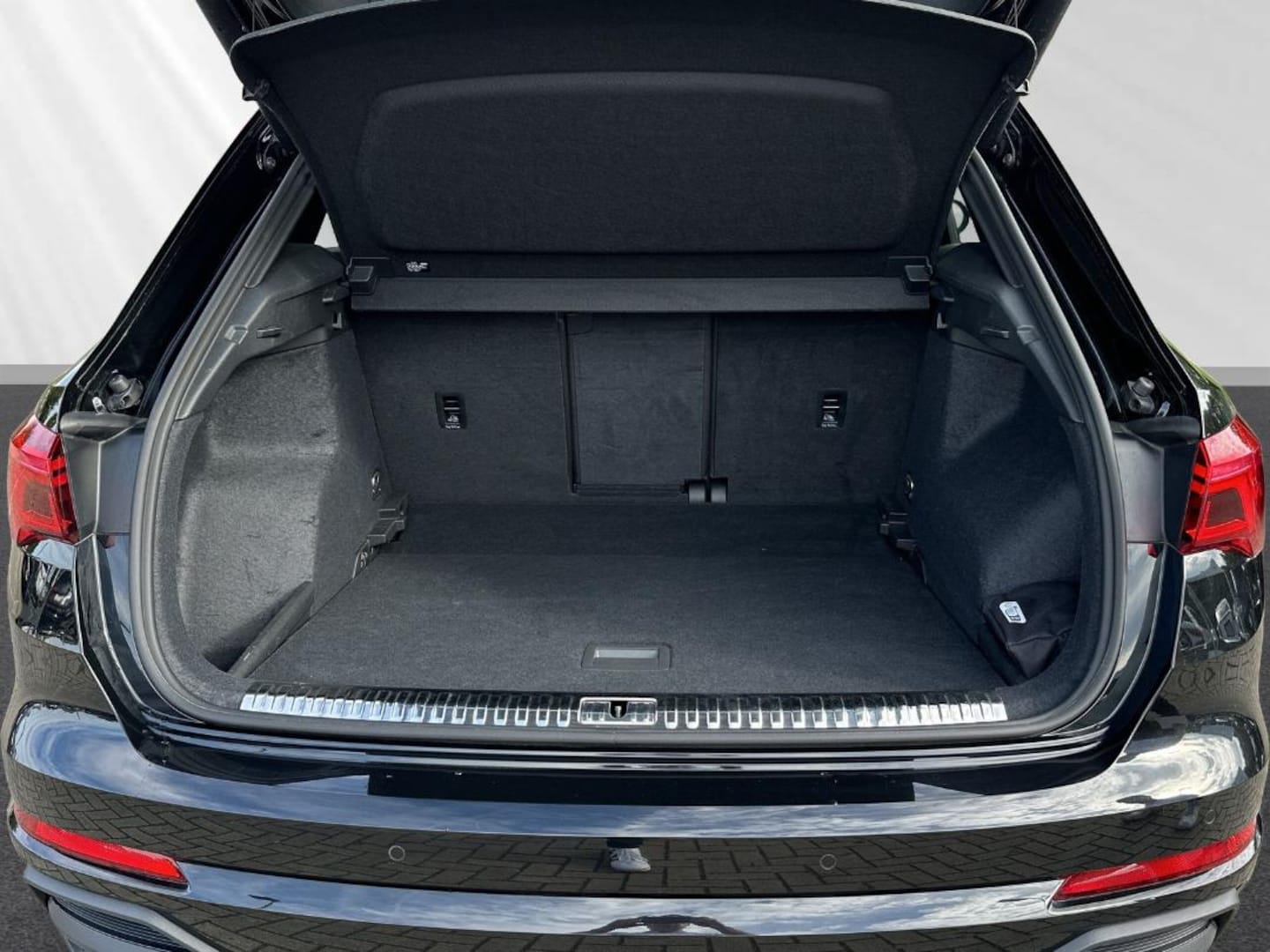 Bild über Audi Q3 S line 40 TFSI quattro S tronic - für weitere Informationen kontaktieren Sie den Audi Partner