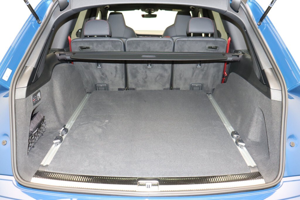Image about Audi Q7 SUV TFSI e S line 55 TFSI e quattro tiptronic