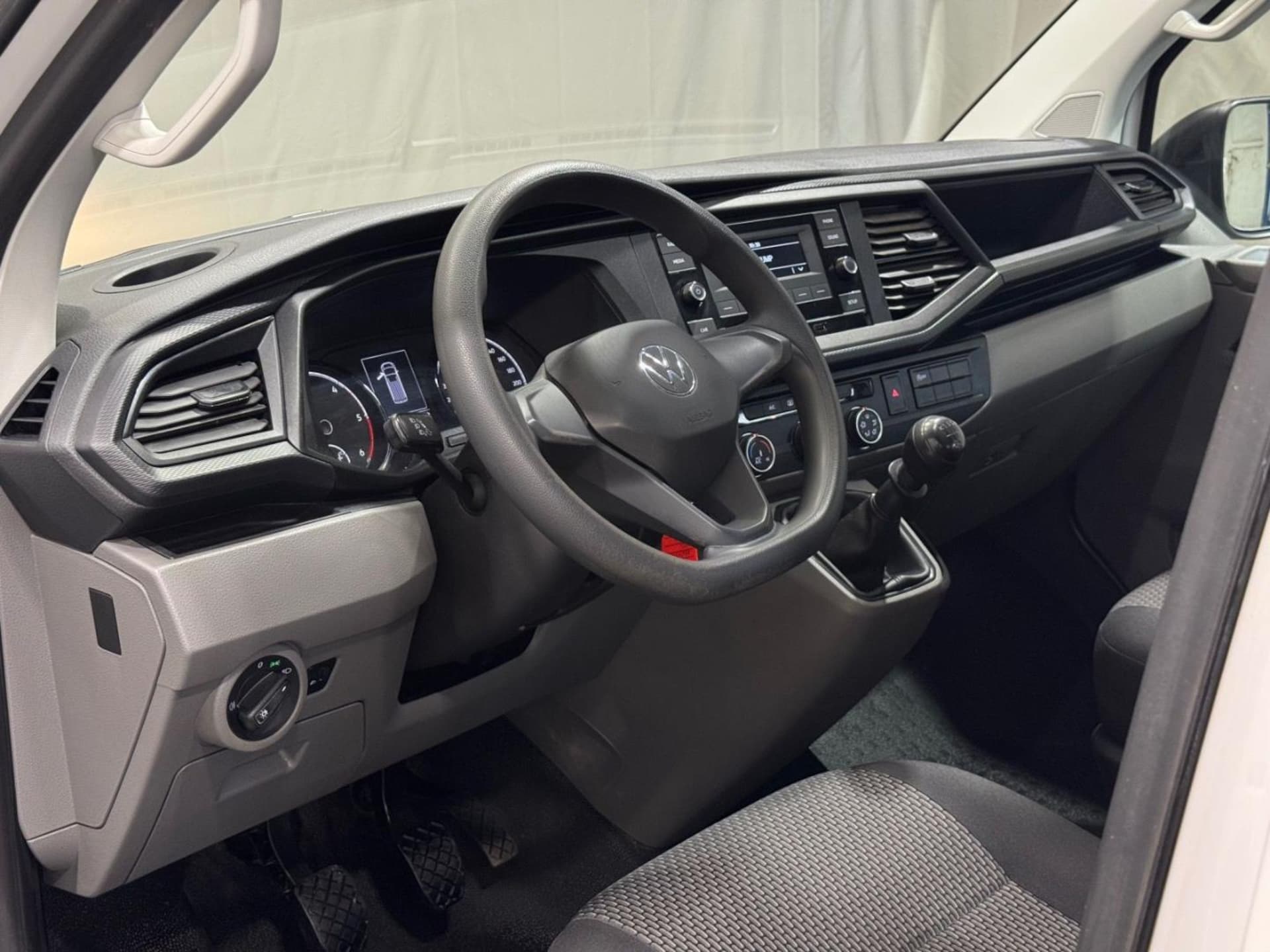 Volkswagen T6.1 Transporter Kombi langer Radstand