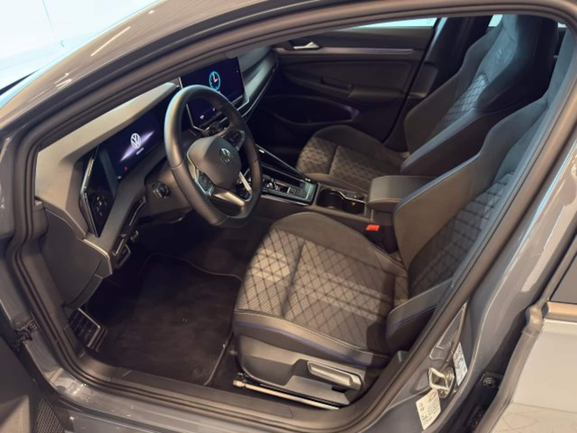 Volkswagen Golf R-Line