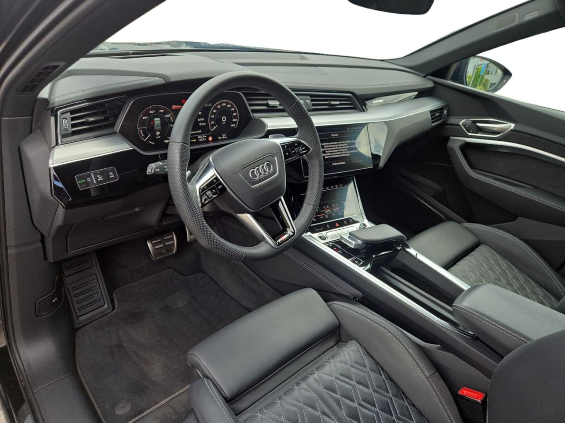 Audi Q8 e-tron S line
