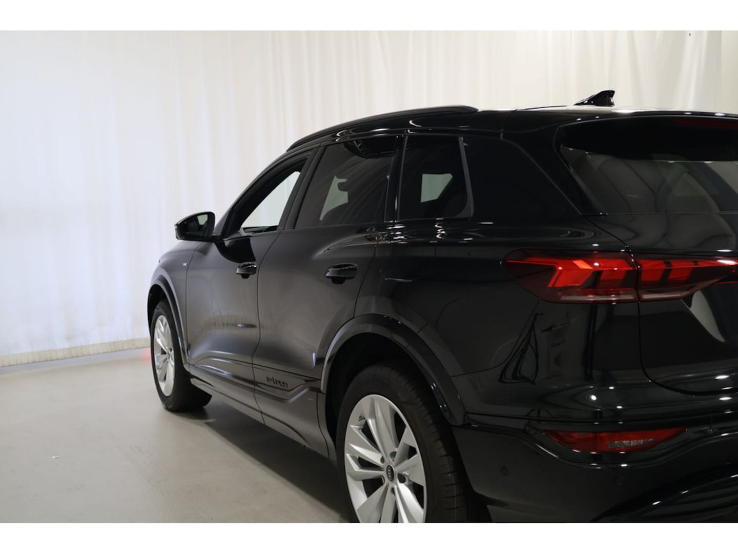 Bild über Audi Q6 SUV e-tron S line business e-tron performance 225 kW - für weitere Informationen kontaktieren Sie den Audi Partner