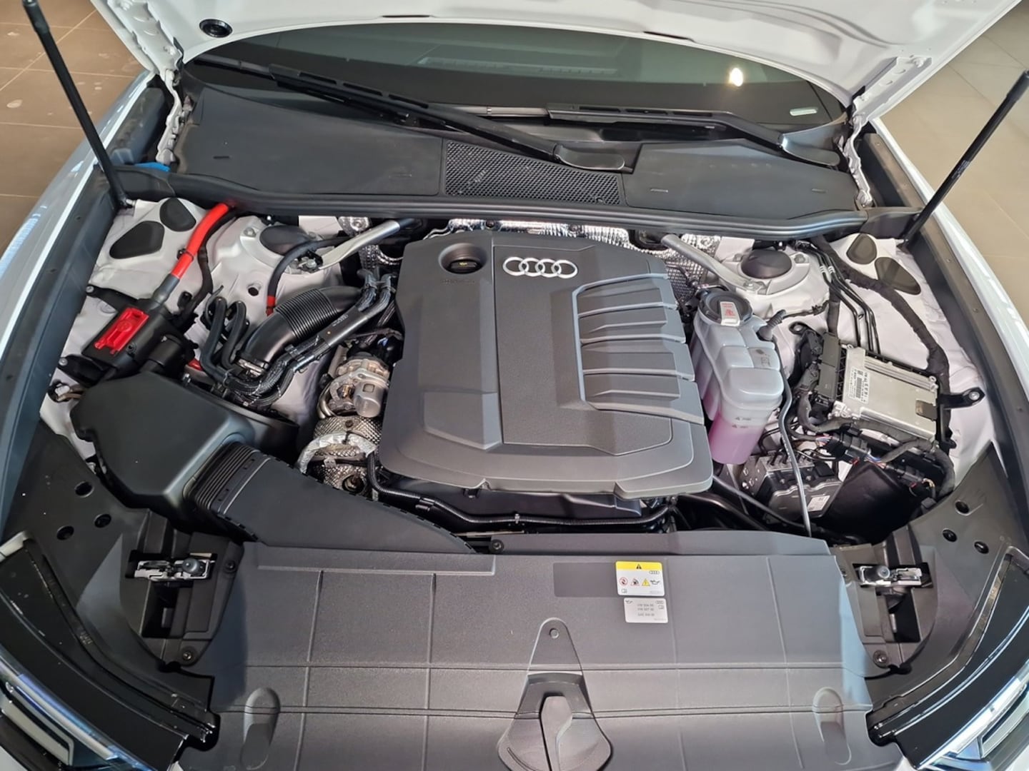 Bild über Audi A6 Avant advanced 40 TDI quattro S tronic - für weitere Informationen kontaktieren Sie den Audi Partner