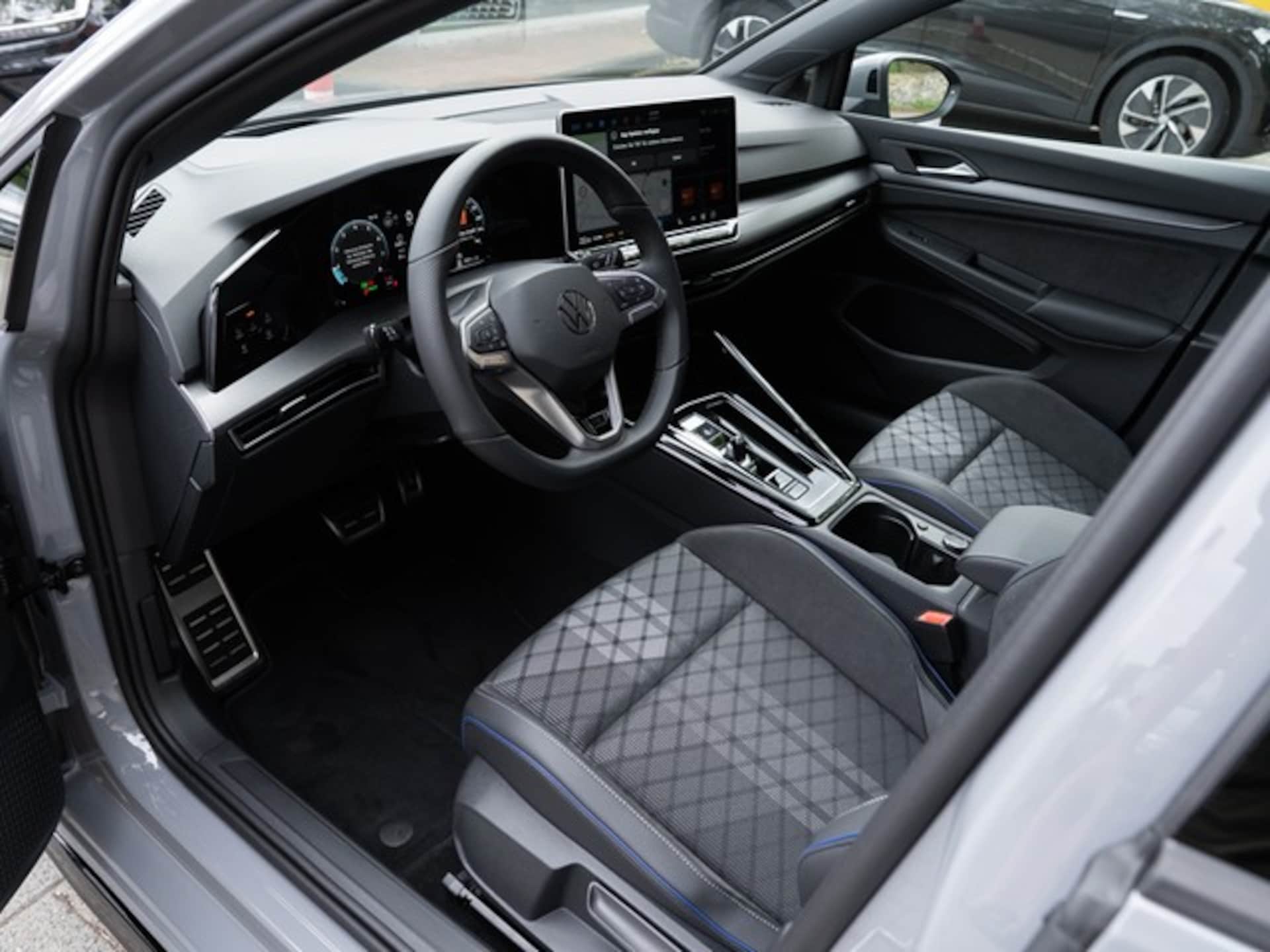 Volkswagen Golf R-Line