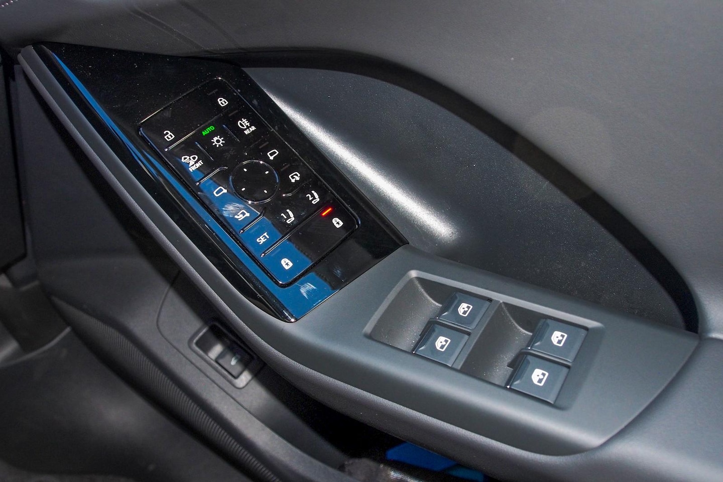 Image about Audi Q6 SUV e-tron e-tron