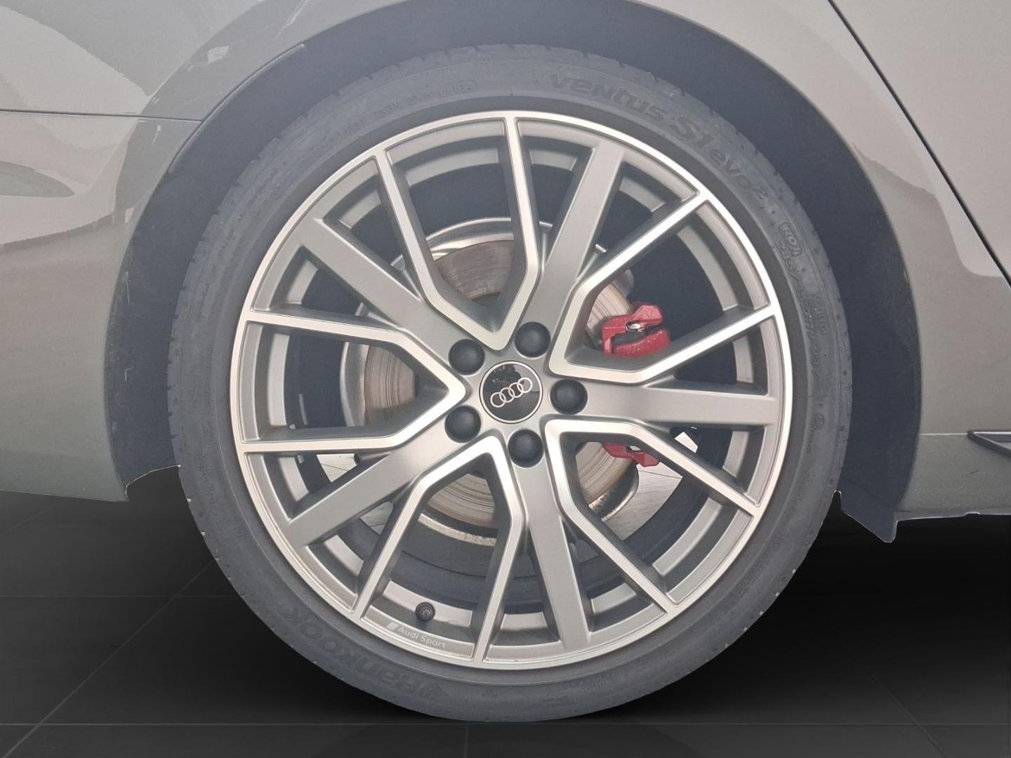 Bild über Audi A4 Avant S line 40 TFSI quattro S tronic - für weitere Informationen kontaktieren Sie den Audi Partner