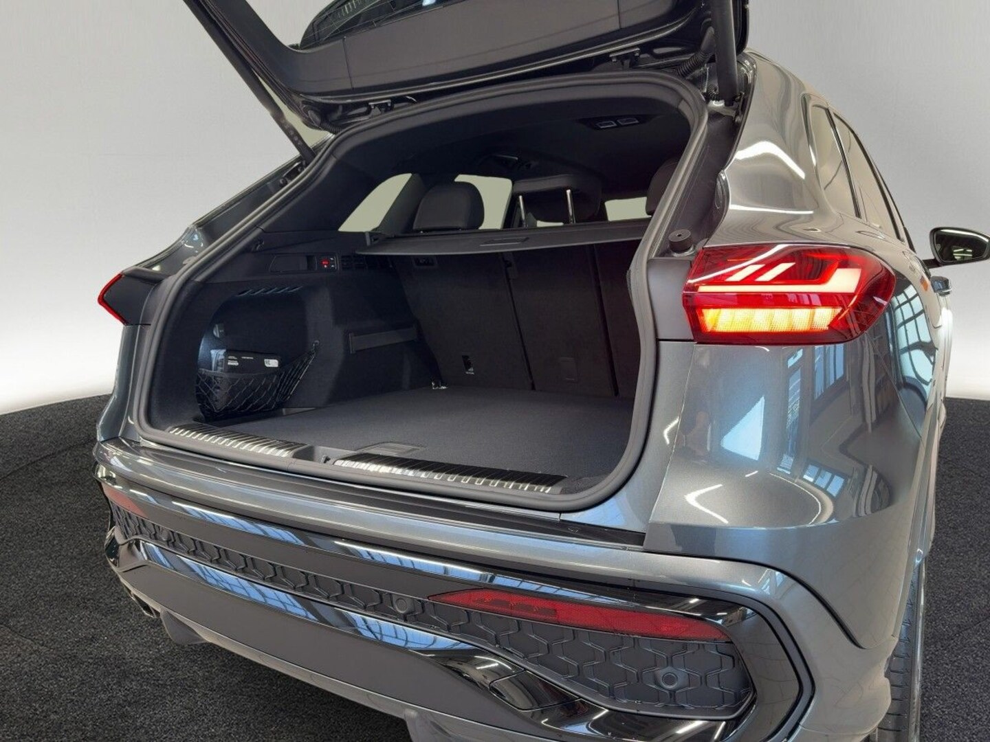 Bild über Audi Q5 SUV TDI quattro 150 kW S tronic - für weitere Informationen kontaktieren Sie den Audi Partner