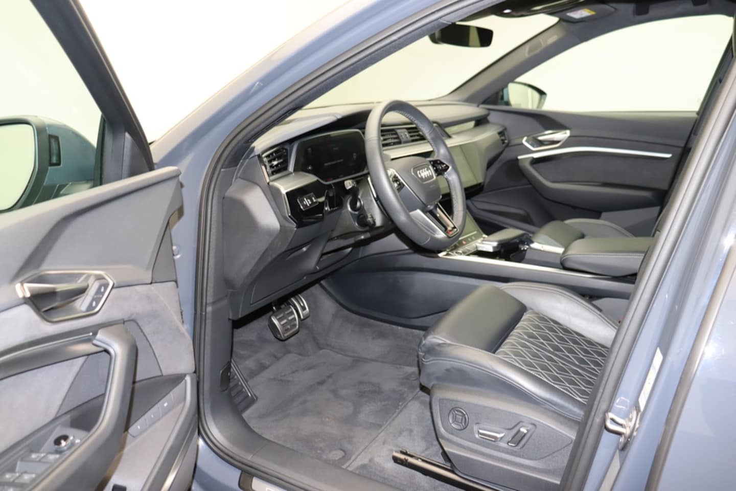 Bild über Audi Q8 e-tron advanced 55 e-tron quattro - für weitere Informationen kontaktieren Sie den Audi Partner
