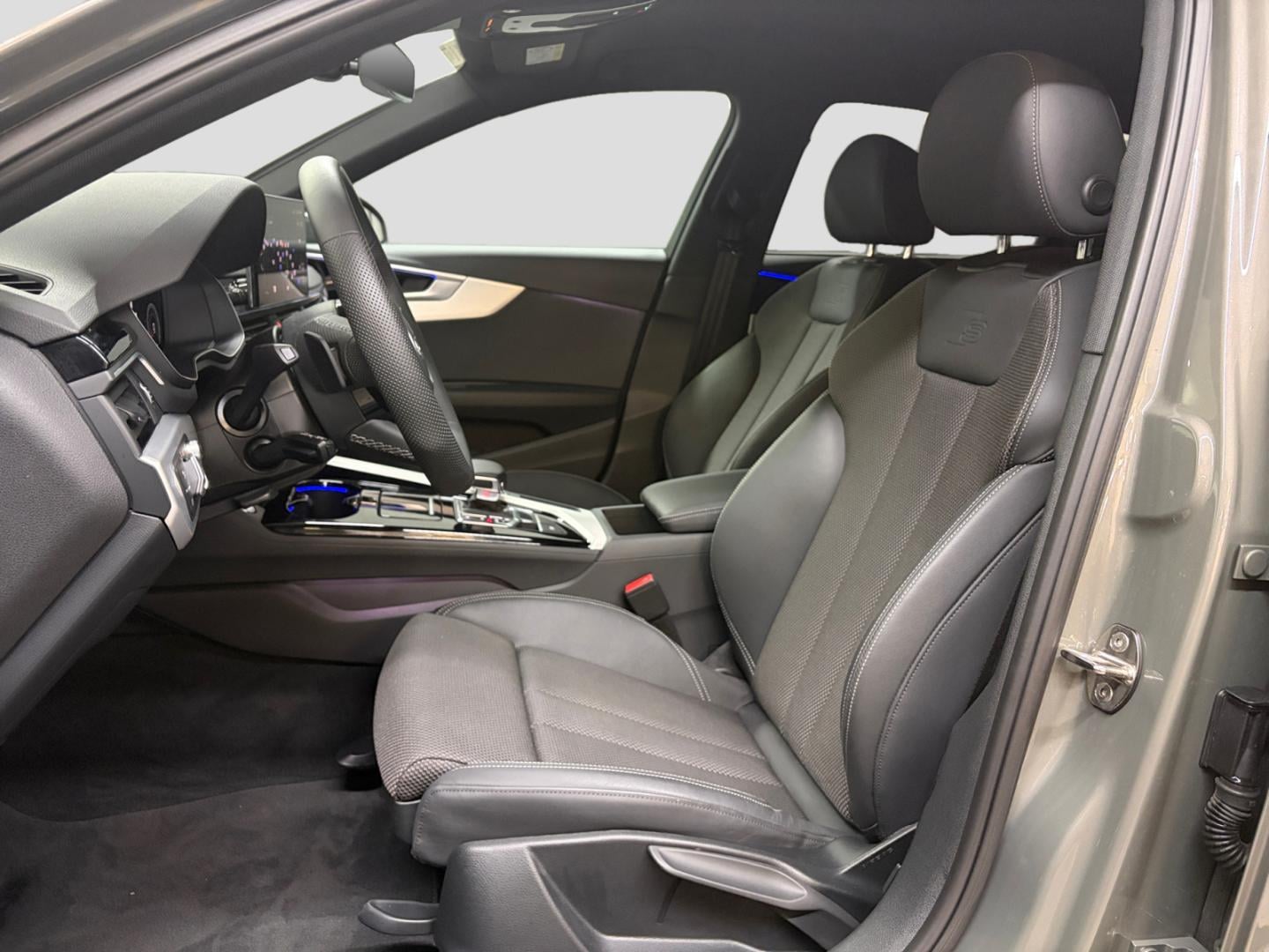 Bild über Audi A4 Avant S line 40 TFSI quattro S tronic - für weitere Informationen kontaktieren Sie den Audi Partner