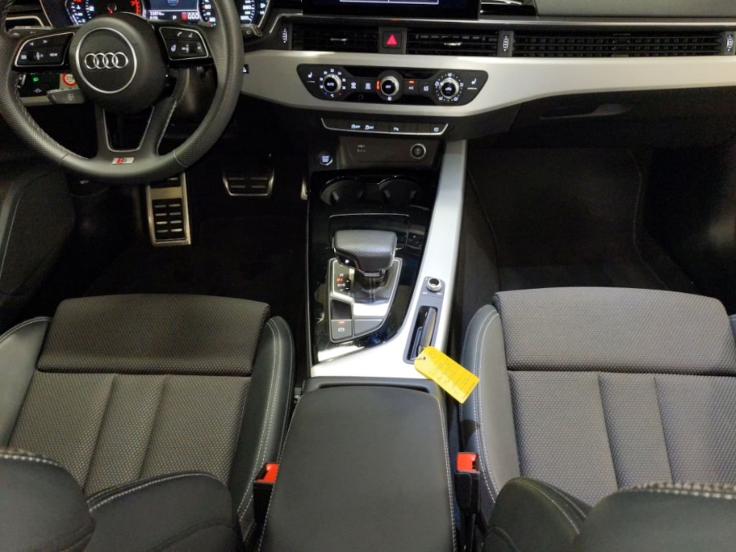 Bild über Audi A4 Avant S line 35 TFSI S tronic - für weitere Informationen kontaktieren Sie den Audi Partner
