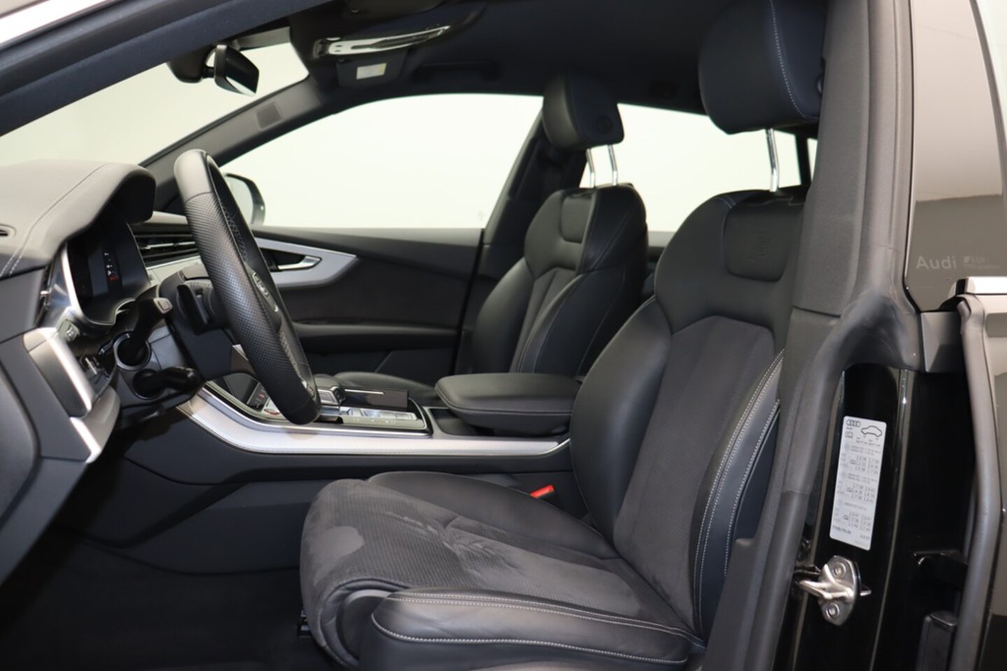 Bild über Audi SQ8 SUV TFSI quattro tiptronic - für weitere Informationen kontaktieren Sie den Audi Partner